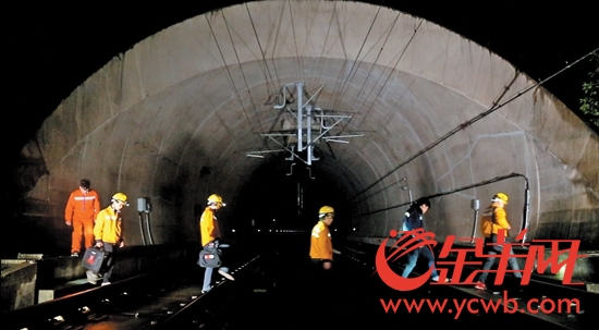 ���W(w��ng)�j(lu��)ý�w���D(zhu��n)�ġ���90���F·�˞���Fͨ�Ű�ȫ���{�o(h��)��